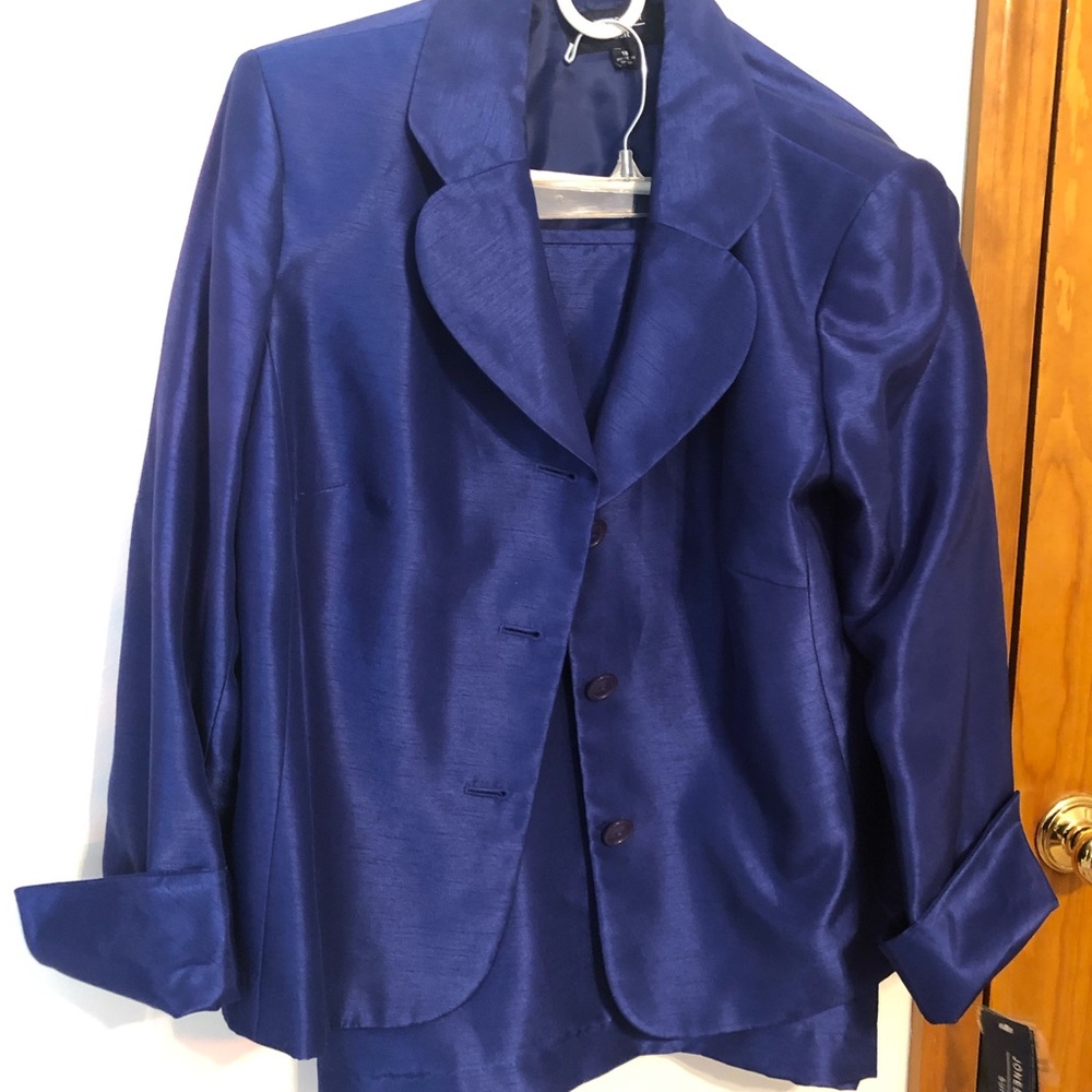 Jones Wear Plus Size Skirt Suit Set